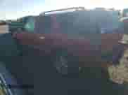 2002 Chevrolet Blazer LS z VIN 1GNDT13W12K144430, wystawiony jako Copart lot #83088284 z przebiegiem 176 393 mil mil oraz Szkoda całkowita • Salvage title. Historia ofert i sprzedaży dostępna na DreamBid. Obrazek 2.