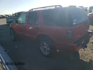 2002 Chevrolet Blazer LS z VIN 1GNDT13W12K144430, wystawiony jako Copart lot #83088284 z przebiegiem 176 393 mil mil oraz Szkoda całkowita • Salvage title. Historia ofert i sprzedaży dostępna na DreamBid. Obrazek 2.