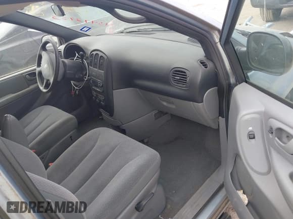 ✅ 2005 Dodge Caravan SE • VIN: 2D4GP24RX5R142161 • Lot: 43472753. Wystawiony na IAAI z przebiegiem 70 628 mil. Bezpłatny archiwum sprzedaży aukcyjnych z USA i szczegółowy raport historii pojazdu na DreamBid. Zdjęcie 4.