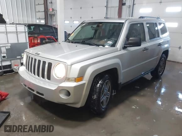 ✅ 2009 Jeep Patriot Sport • VIN: 1J4FT28BX9D160194 • Lot: 41253940. Listed on IAAI with 104,339 mi. Free auction sales archive from the USA and detailed vehicle history report at DreamBid. Image 17.