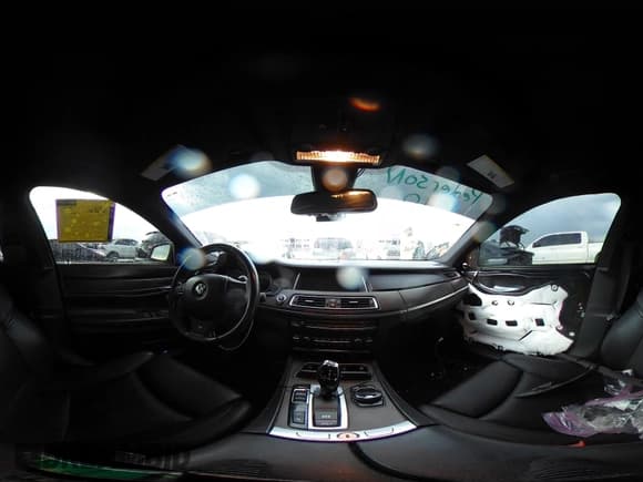 ✅ 2014 BMW 7 Series ALPINA B7 • VIN: WBAYE8C5XED135784 • Lot: 43039631. Wystawiony na IAAI z przebiegiem 103 428 mil. Bezpłatny archiwum sprzedaży aukcyjnych z USA i szczegółowy raport historii pojazdu na DreamBid. Zdjęcie 19.