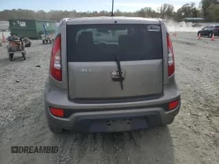 ✅ 2013 Kia Soul • VIN: KNDJT2A56D7500985 • Лот: 90097385. Опубликован ранее на Copart с пробегом 107 490 миль. Бесплатный доступ к архиву аукционных продаж из США и подробный отчёт об истории автомобиля на DreamBid. Изображение 6.