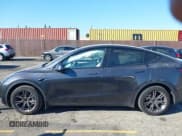 ✅ 2025 Tesla Model Y Long Range • VIN: 7SAYGDEE6SF287880 • Lot: 43529918. Wystawiony na IAAI z przebiegiem 12 513 mil. Bezpłatny archiwum sprzedaży aukcyjnych z USA i szczegółowy raport historii pojazdu na DreamBid. Zdjęcie 14.