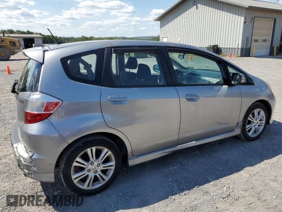 ✅ 2010 Honda Fit Sport • VIN: JHMGE8H61AS024559 • Lot: 80703055. Wystawiony na Copart z przebiegiem 141 527 mil. Bezpłatny archiwum sprzedaży aukcyjnych z USA i szczegółowy raport historii pojazdu na DreamBid. Zdjęcie 3.