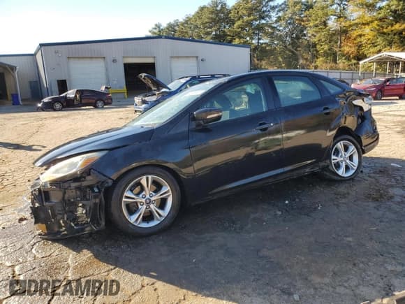 ✅ 2014 Ford Focus SE • VIN: 1FADP3F21EL236644 • Lot: 90648685. Wystawiony na Copart z przebiegiem 121 575 mil. Bezpłatny archiwum sprzedaży aukcyjnych z USA i szczegółowy raport historii pojazdu na DreamBid. Zdjęcie 1.