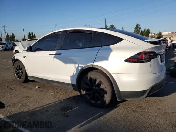 ✅ 2023 Tesla Model X Plaid • VIN: 7SAXCBE67PF409108 • Lot: 83812825. Wystawiony na Copart z przebiegiem Nie podano. Bezpłatny archiwum sprzedaży aukcyjnych z USA i szczegółowy raport historii pojazdu na DreamBid. Zdjęcie 2.