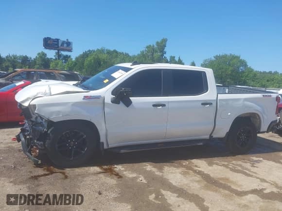 ✅ 2019 Chevrolet Silverado 1500 LT Trail Boss • VIN: 1GCPYFED0KZ349292 • Lot: 42694395. Wystawiony na IAAI z przebiegiem 118 377 mil. Bezpłatny archiwum sprzedaży aukcyjnych z USA i szczegółowy raport historii pojazdu na DreamBid. Zdjęcie 14.