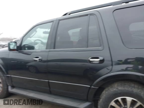 ✅ 2015 Ford Expedition XLT • VIN: 1FMJU1HT2FEF36520 • Lot: 40976990. Wystawiony na IAAI z przebiegiem 118 843 mil. Bezpłatny archiwum sprzedaży aukcyjnych z USA i szczegółowy raport historii pojazdu na DreamBid. Zdjęcie 14.