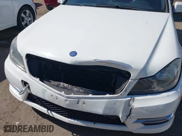 ✅ 2014 Mercedes-Benz C 250 Sport • VIN: WDDGF4HBXEG221328 • Lot: 42683962. Listed on IAAI with 138,588 mi. Free auction sales archive from the USA and detailed vehicle history report at DreamBid. Image 6.