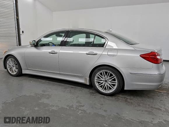 ✅ 2013 Hyundai Genesis 3.8L • VIN: KMHGC4DD3DU247534 • Лот: 84888905. Опубликован ранее на Copart с пробегом 142 944 миль. Бесплатный доступ к архиву аукционных продаж из США и подробный отчёт об истории автомобиля на DreamBid. Изображение 2.