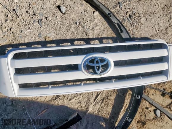 ✅ 2004 Toyota Highlander • VIN: JTEEP21A840011964 • Лот: 90497275. Опубликован ранее на Copart с пробегом 258 012 миль. Бесплатный доступ к архиву аукционных продаж из США и подробный отчёт об истории автомобиля на DreamBid. Изображение 13.