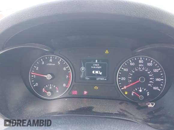 ✅ 2016 Kia Optima LX Turbo • VIN: 5XXGT4L12GG001001 • Lot: 42953378. Listed on IAAI with 187,065 mi. Free auction sales archive from the USA and detailed vehicle history report at DreamBid. Image 7.