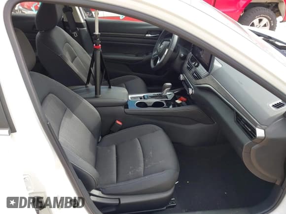 ✅ 2024 Nissan Altima SV • VIN: 1N4BL4DW2RN405689 • Lot: 43276207. Listed on IAAI with 1,948 mi. Free auction sales archive from the USA and detailed vehicle history report at DreamBid. Image 5.