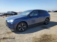 ✅ 2022 BMW iX xDrive50 • VIN: WB523CF05NCK62381 • Лот: 87127045. Опубликован ранее на Copart с пробегом 31 570 миль. Бесплатный доступ к архиву аукционных продаж из США и подробный отчёт об истории автомобиля на DreamBid. Изображение 1.