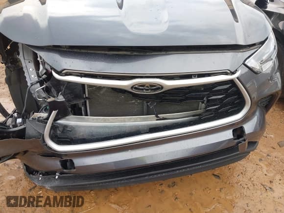 ✅ 2023 Toyota Highlander L • VIN: 5TDKDRAH9PS510232 • Lot: 43308085. Listed on IAAI with 24,556 mi. Free auction sales archive from the USA and detailed vehicle history report at DreamBid. Image 6.