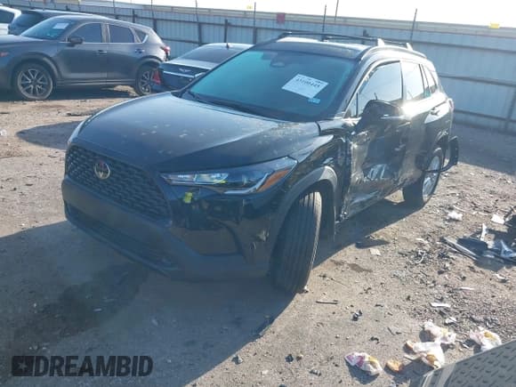 ✅ 2025 Toyota Corolla Cross LE • VIN: 7MUBAAAG4SV130196 • Lot: 43100445. Wystawiony na IAAI z przebiegiem 538 mil. Bezpłatny archiwum sprzedaży aukcyjnych z USA i szczegółowy raport historii pojazdu na DreamBid. Zdjęcie 2.