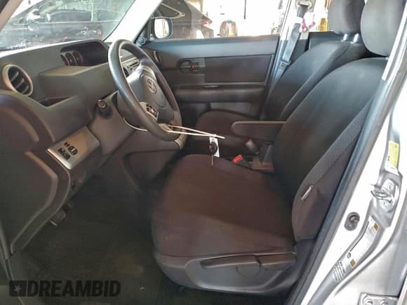 ✅ 2010 Scion xB • VIN: JTLZE4FE1A1116682 • Lot: 96391075. Wystawiony na Copart z przebiegiem 222 912 mil. Bezpłatny archiwum sprzedaży aukcyjnych z USA i szczegółowy raport historii pojazdu na DreamBid. Zdjęcie 7.