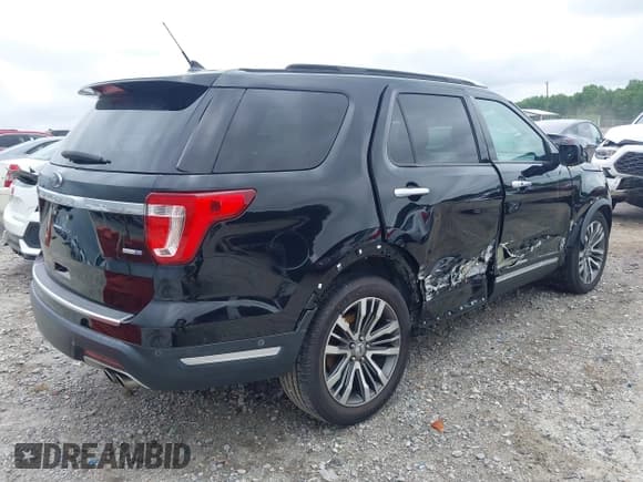 ✅ 2018 Ford Explorer Platinum • VIN: 1FM5K8HT6JGC53261 • Lot: 42423105. Wystawiony na IAAI z przebiegiem 76 694 mil. Bezpłatny archiwum sprzedaży aukcyjnych z USA i szczegółowy raport historii pojazdu na DreamBid. Zdjęcie 4.