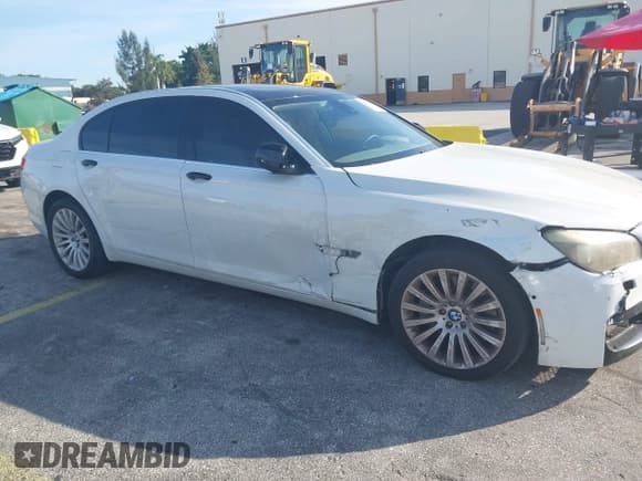 ✅ 2009 BMW 7 Series 750Li • VIN: WBAKB83589CY57488 • Lot: 43861981. Listed on IAAI with 145,569 mi. Free auction sales archive from the USA and detailed vehicle history report at DreamBid. Image 6.