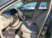 ✅ 2013 Mercedes-Benz C 250 Sport • VIN: WDDGF4HB4DR256014 • Lot: 91190995. Wystawiony na Copart z przebiegiem 141 350 mil. Bezpłatny archiwum sprzedaży aukcyjnych z USA i szczegółowy raport historii pojazdu na DreamBid. Zdjęcie 7.