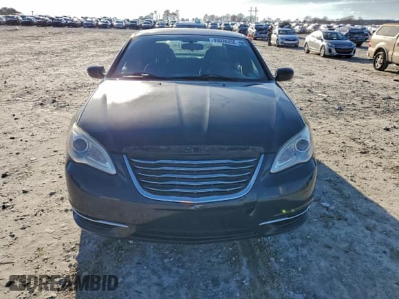 ✅ 2012 Chrysler 200 LX • VIN: 1C3CCBAB4CN145070 • Лот: 93036355. Опубликован ранее на Copart с пробегом 247 871 миль. Бесплатный доступ к архиву аукционных продаж из США и подробный отчёт об истории автомобиля на DreamBid. Изображение 5.