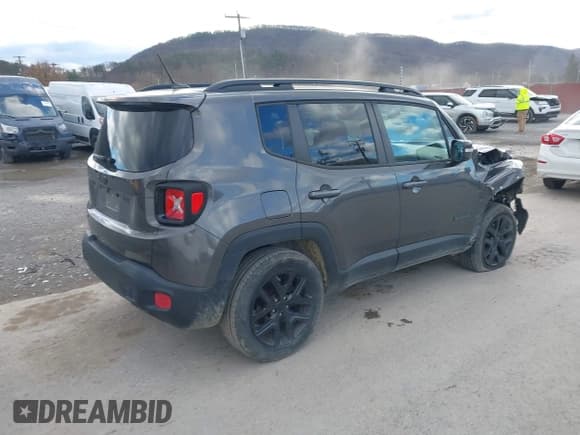 ✅ 2017 Jeep Renegade Latitude • VIN: ZACCJBBB9HPG32389 • Lot: 43708122. Listed on IAAI with 72,952 mi. Free auction sales archive from the USA and detailed vehicle history report at DreamBid. Image 4.