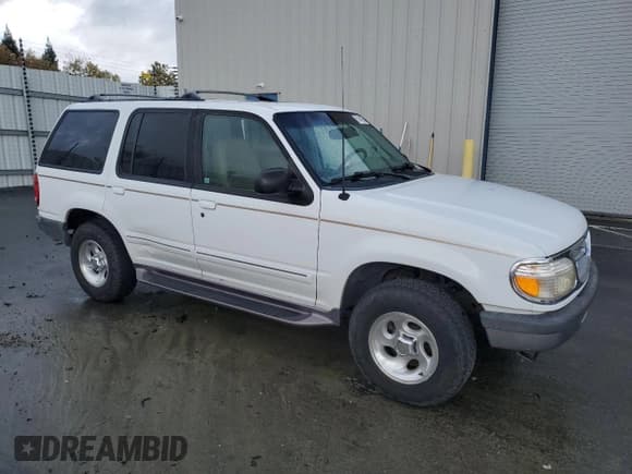 ✅ 1998 Ford Explorer XL • VIN: 1FMZU34E9WZB21211 • Lot: 93146035. Listed on Copart with 303,283 mi. Free auction sales archive from the USA and detailed vehicle history report at DreamBid. Image 4.