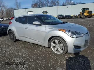 ✅ 2015 Hyundai Veloster • VIN: KMHTC6AD0FU236783 • Lot: 44960295. Wystawiony na Copart z przebiegiem 81 757 mil. Bezpłatny archiwum sprzedaży aukcyjnych z USA i szczegółowy raport historii pojazdu na DreamBid. Zdjęcie 4.