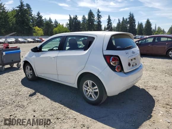 2013 Chevrolet Sonic LT z VIN 1G1JD6SG0D4199810, wystawiony jako Copart lot #63103015 z przebiegiem 128 825 mil mil oraz Szkoda całkowita • Salvage title. Historia ofert i sprzedaży dostępna na DreamBid. Obrazek 2.