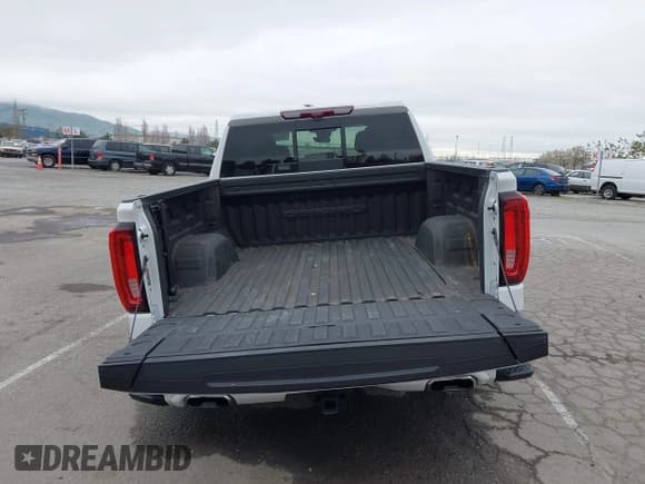 ✅ 2023 GMC Sierra 1500 Denali Ultimate • VIN: 1GTUUHEL2PZ298886 • Лот: 41976852. Опубликован ранее на IAAI с пробегом 15 586 миль. Бесплатный доступ к архиву аукционных продаж из США и подробный отчёт об истории автомобиля на DreamBid. Изображение 17.