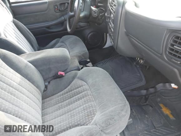 ✅ 2000 Chevrolet S-10 LS • VIN: 1GCCS1459YK284084 • Лот: 41264083. Опубликован ранее на IAAI с пробегом 218 911 миль. Бесплатный доступ к архиву аукционных продаж из США и подробный отчёт об истории автомобиля на DreamBid. Изображение 5.