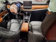 ✅ 2025 Jeep Compass Limited • VIN: 3C4NJDCN9ST600779 • Lot: 95892235. Wystawiony na Copart z przebiegiem 6 516 mil. Bezpłatny archiwum sprzedaży aukcyjnych z USA i szczegółowy raport historii pojazdu na DreamBid. Zdjęcie 8.