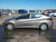 2016 Hyundai Elantra SE z VIN 5NPDH4AE8GH695143, wystawiony jako IAAI lot #43482332 z przebiegiem Nie podano mil oraz . Historia ofert i sprzedaży dostępna na DreamBid. Obrazek 14.