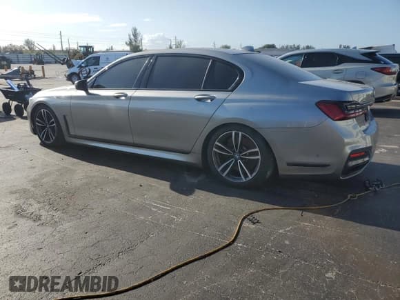 ✅ 2022 BMW 7 Series 740i xDrive • VIN: WBA7T4C03NCK85529 • Лот: 52188325. Опубликован ранее на Copart с пробегом 28 427 миль. Бесплатный доступ к архиву аукционных продаж из США и подробный отчёт об истории автомобиля на DreamBid. Изображение 2.