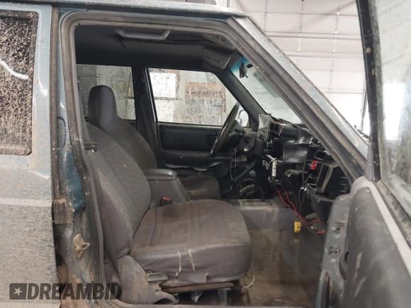 ✅ 1998 Jeep Cherokee Sport • VIN: 1J4FJ68S5WL284937 • Lot: 41984490. Listed on IAAI with 259,716 mi. Free auction sales archive from the USA and detailed vehicle history report at DreamBid. Image 5.