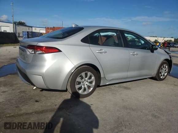 ✅ 2022 Toyota Corolla LE • VIN: 5YFEPMAE6NP319581 • Лот: 60140635. Опубликован ранее на Copart с пробегом 62 221 миль. Бесплатный доступ к архиву аукционных продаж из США и подробный отчёт об истории автомобиля на DreamBid. Изображение 3.