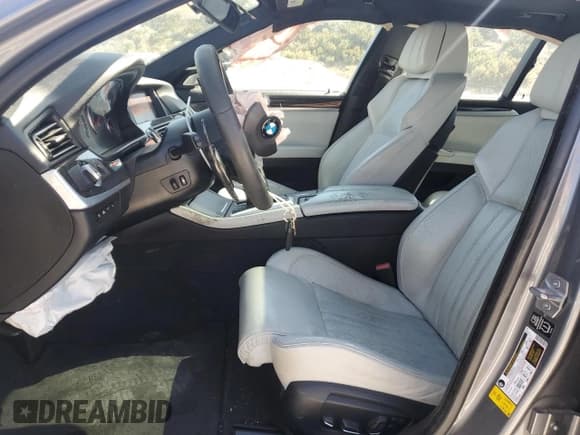 ✅ 2015 BMW M5 • VIN: WBSFV9C53FD594312 • Lot: 60860635. Wystawiony na Copart z przebiegiem Nie podano. Bezpłatny archiwum sprzedaży aukcyjnych z USA i szczegółowy raport historii pojazdu na DreamBid. Zdjęcie 7.