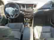 2017 Hyundai Tucson SE Plus z VIN KM8J33A40HU479700, wystawiony jako Copart lot #85646845 z przebiegiem 132 260 mil mil oraz Szkoda całkowita • Salvage title. Historia ofert i sprzedaży dostępna na DreamBid. Obrazek 8.