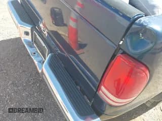 ✅ 2002 Dodge Dakota SLT • VIN: 1B7HL48N32S708719 • Lot: 42027763. Wystawiony na IAAI z przebiegiem 217 797 mil. Bezpłatny archiwum sprzedaży aukcyjnych z USA i szczegółowy raport historii pojazdu na DreamBid. Zdjęcie 6.