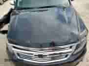 2017 Chevrolet Suburban Premier z VIN 1GNSCJKC2HR115257, wystawiony jako Copart lot #70398544 z przebiegiem 110 577 mil mil oraz Szkoda całkowita • Salvage title. Historia ofert i sprzedaży dostępna na DreamBid. Obrazek 12.