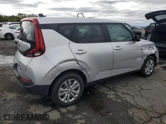 ✅ 2021 Kia Soul LX • VIN: KNDJ23AU6M7758486 • Lot: 82438685. Listed on Copart with 36,183 mi. Free auction sales archive from the USA and detailed vehicle history report at DreamBid. Image 3.