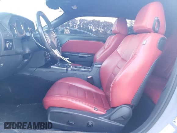 ✅ 2013 Dodge Challenger SXT • VIN: 2C3CDYAG4DH676498 • Lot: 85953914. Wystawiony na Copart z przebiegiem 169 084 mil. Bezpłatny archiwum sprzedaży aukcyjnych z USA i szczegółowy raport historii pojazdu na DreamBid. Zdjęcie 7.