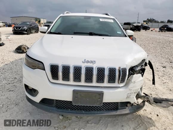 ✅ 2019 Jeep Cherokee Latitude • VIN: 1C4PJLCBXKD326541 • Lot: 93253775. Wystawiony na Copart z przebiegiem 119 873 mil. Bezpłatny archiwum sprzedaży aukcyjnych z USA i szczegółowy raport historii pojazdu na DreamBid. Zdjęcie 5.