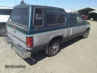 1995 Dodge Dakota z VIN 1B7GL23X3SS151397, wystawiony jako IAAI lot #42672316 z przebiegiem 166 791 mil mil oraz . Historia ofert i sprzedaży dostępna na DreamBid. Obrazek 4.