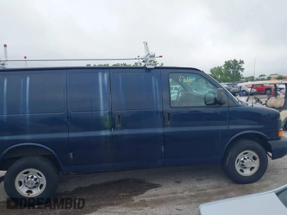 ✅ 2014 Chevrolet Express Cargo • VIN: 1GCWGFBA8E1136392 • Lot: 43026716. Wystawiony na IAAI z przebiegiem 233 303 mil. Bezpłatny archiwum sprzedaży aukcyjnych z USA i szczegółowy raport historii pojazdu na DreamBid. Zdjęcie 13.
