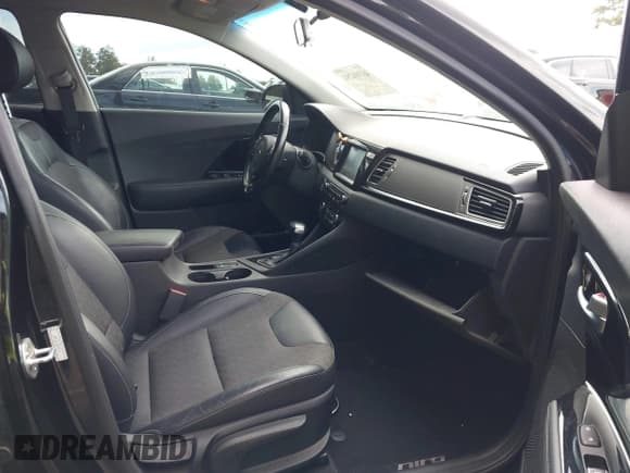 ✅ 2017 Kia Niro EX • VIN: KNDCC3LC0H5055171 • Lot: 43394294. Wystawiony na IAAI z przebiegiem 212 551 mil. Bezpłatny archiwum sprzedaży aukcyjnych z USA i szczegółowy raport historii pojazdu na DreamBid. Zdjęcie 5.