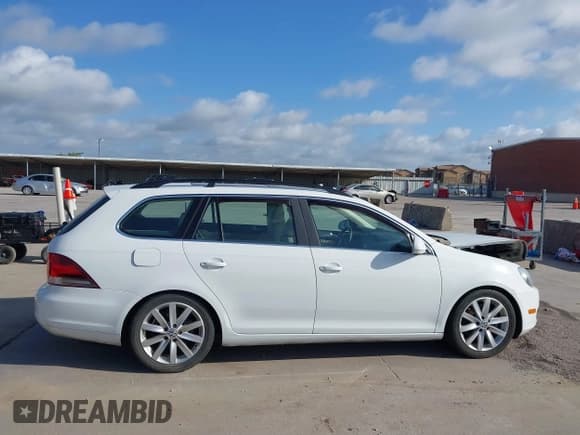 ✅ 2014 Volkswagen Jetta TDI w/Sunroof & Nav • VIN: 3VWPL7AJ0EM608544 • Lot: 42549920. Listed on IAAI with 185,900 mi. Free auction sales archive from the USA and detailed vehicle history report at DreamBid. Image 13.