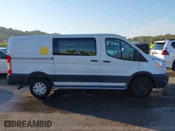 ✅ 2022 Ford Transit Cargo • VIN: 1FTBR1Y82NKA09132 • Lot: 43425910. Listed on IAAI with 47,411 mi. Free auction sales archive from the USA and detailed vehicle history report at DreamBid. Image 13.