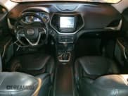 ✅ 2018 Jeep Cherokee Limited • VIN: 1C4PJLDB7JD565932 • Лот: 89196515. Опубликован ранее на Copart с пробегом 121 561 миль. Бесплатный доступ к архиву аукционных продаж из США и подробный отчёт об истории автомобиля на DreamBid. Изображение 8.