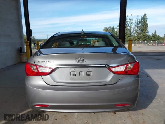 ✅ 2013 Hyundai Sonata GLS • VIN: 5NPEB4AC3DH786143 • Lot: 43367681. Listed on IAAI with 136,527 mi. Free auction sales archive from the USA and detailed vehicle history report at DreamBid. Image 16.